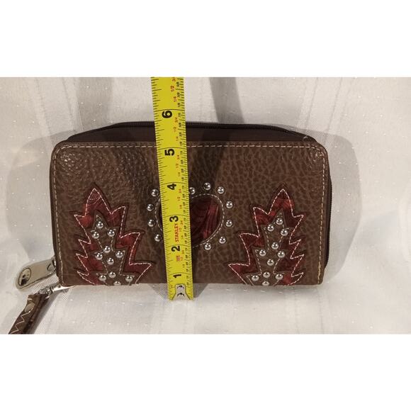 P & G Collection Brown Western Wristlet Wallet w/ Studded Heart Design - Picture 5 of 9